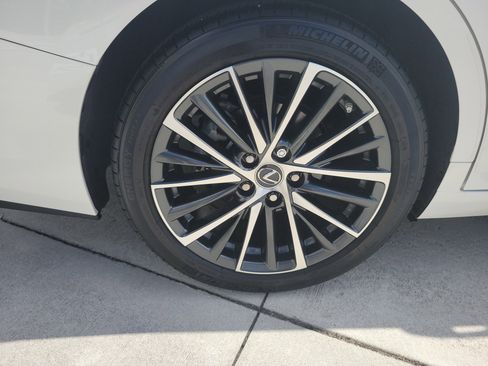 Used 2023 Lexus ES 350 w/ Premium Package image 8