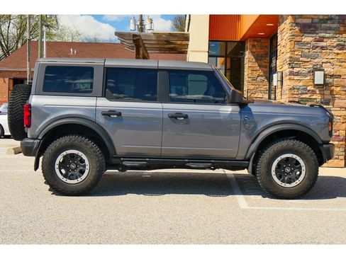 Used 2023 Ford Bronco Black Diamond w/ Sasquatch Package image 2