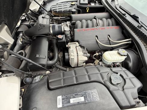 Used 1998 Chevrolet Corvette Coupe w/ Roof Pkg RWD image 28