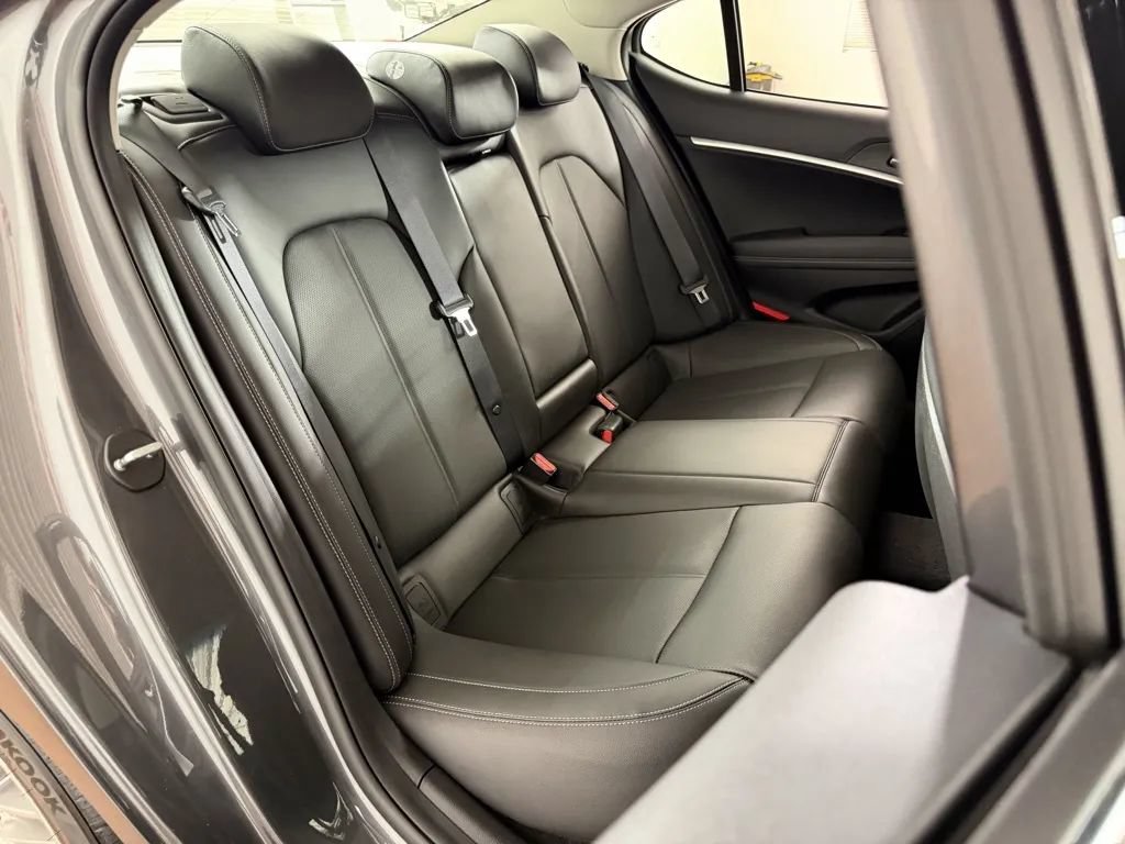 Used 2021 Genesis G70 2.0T AWD/4WD image 30