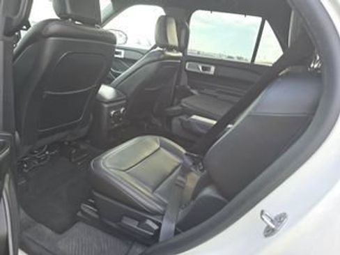 Used 2020 Ford Explorer Limited w/ Hybrid Equipment Group 310A AWD/4WD image 9