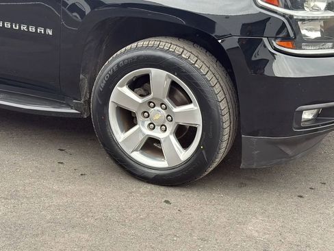 Used 2017 Chevrolet Suburban LT image 10