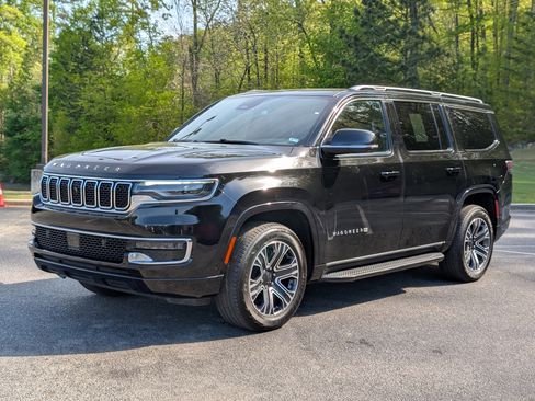 Used 2024 Jeep Wagoneer 4WD w/ Premium Group I image 5