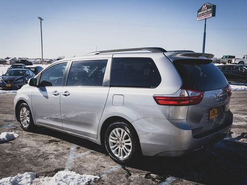 Used 2017 Toyota Sienna XLE Premium image 26
