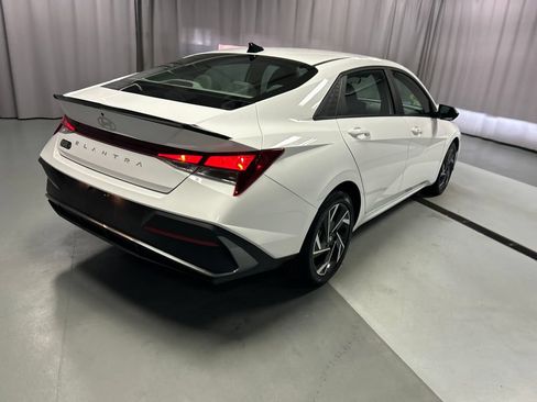 Used 2025 Hyundai Elantra Sport FWD image 7