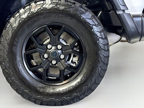 Used 2024 Jeep Wrangler Unlimited image 29