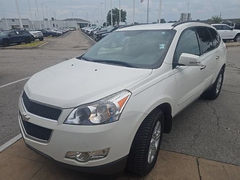 Used 2012 Chevrolet Traverse LT FWD image 2