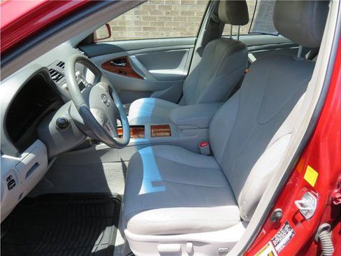 Used 2011 Toyota Camry XLE w/ XLE Extra-Value Pkg #2 FWD image 4