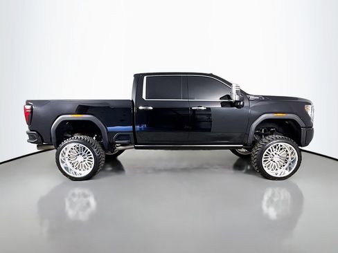 Used 2024 GMC Sierra 2500 Denali Ultimate image 9