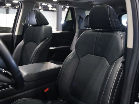 Used 2025 Honda Pilot Elite image 17