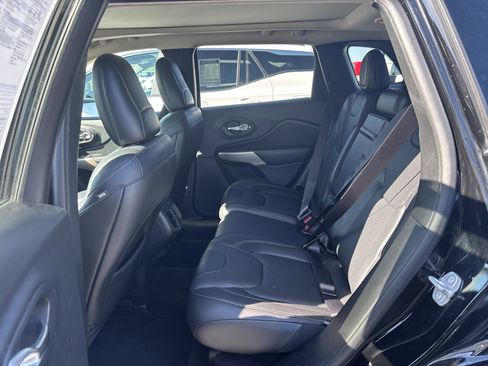 Used 2017 Jeep Cherokee High Altitude w/ Luxury Group FWD image 17