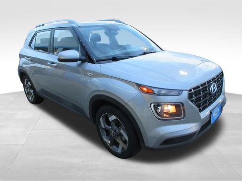 Used 2025 Hyundai Venue SEL FWD image 7