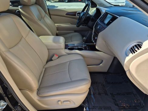 Used 2017 Nissan Pathfinder Platinum image 28