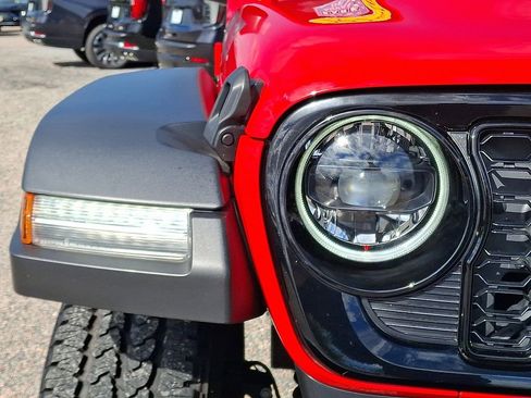 Used 2024 Jeep Wrangler Unlimited image 13