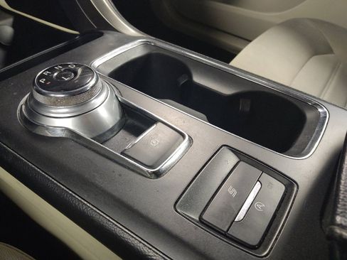 Used 2020 Ford Fusion SE FWD image 26