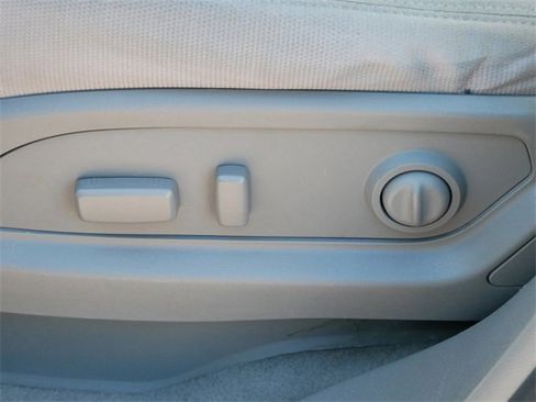 Used 2016 GMC Acadia SLE image 14