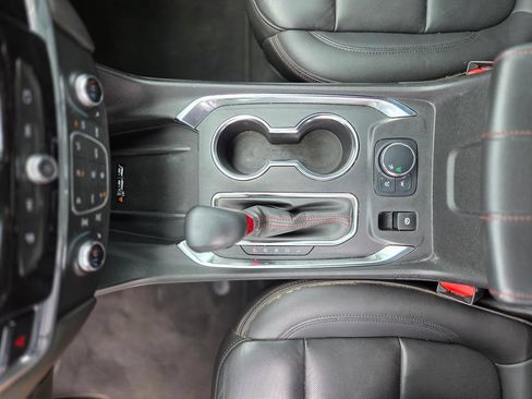 Used 2023 Chevrolet Traverse RS FWD image 28
