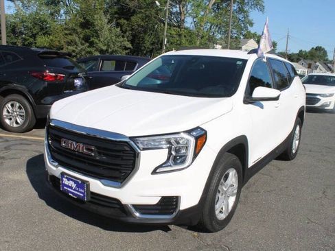 Used 2023 GMC Terrain SLE w/ Driver Convenience Package image 4