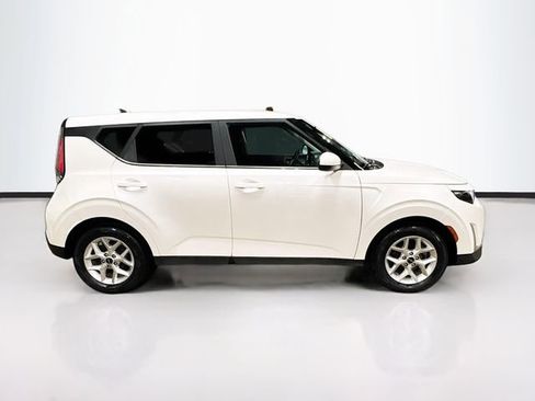 Used 2023 Kia Soul LX w/ LX Technology Package image 8
