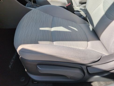 Used 2016 Hyundai Accent SE FWD image 10