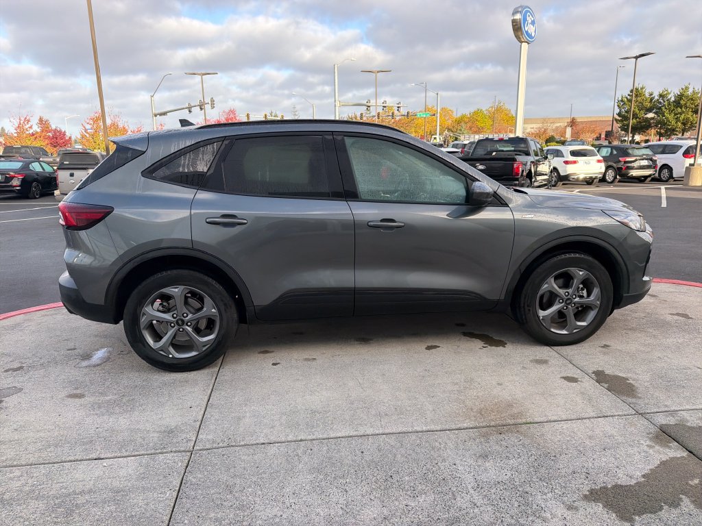 Used 2025 Ford Escape ST-Line Select AWD/4WD image 5