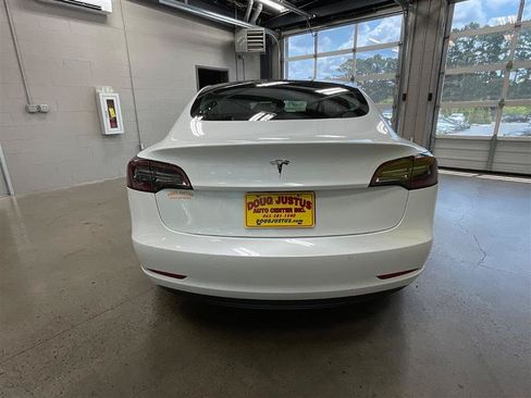 Used 2020 Tesla Model 3 Standard Range RWD image 4