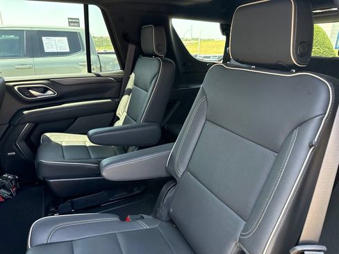 Used 2023 GMC Yukon SLT w/ SLT Premium Package RWD image 11
