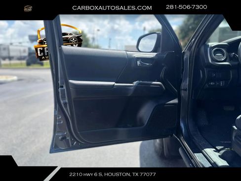Used 2021 Toyota Tacoma TRD Off-Road w/ Technology Package AWD/4WD image 20