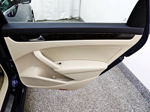 Used 2014 Volkswagen Passat TDI SEL Premium FWD image 12