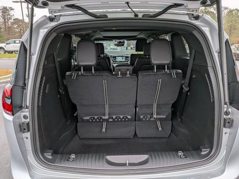 New 2026 Chrysler Pacifica Select image 30