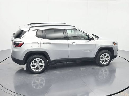 Used 2024 Jeep Compass Latitude AWD/4WD image 31