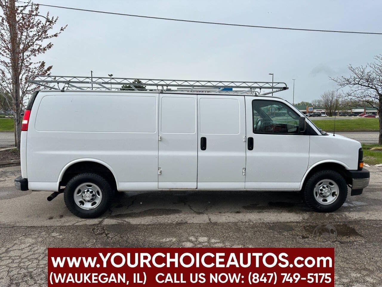 Used 2017 Chevrolet Express 2500 Extended RWD image 6