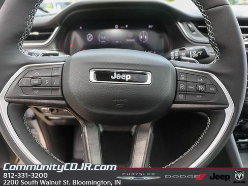 New 2025 Jeep Grand Cherokee L Limited w/ Luxury Tech Group II image 13