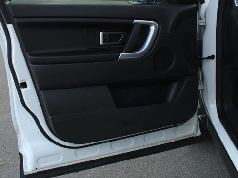 Used 2017 Land Rover Discovery Sport SE AWD/4WD image 12
