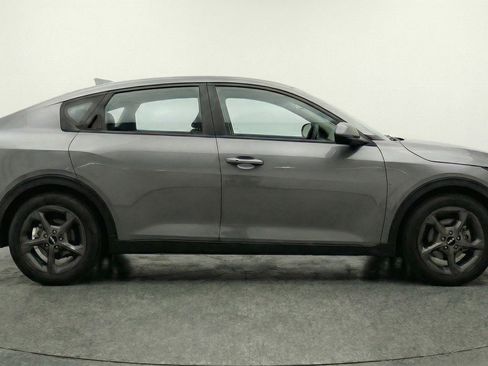 Used 2025 Kia K4 LXS image 11