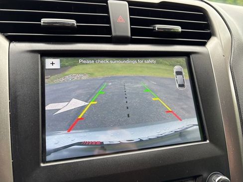 Used 2017 Ford Fusion SE w/ Fusion SE Technology Package FWD image 15