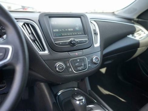Used 2018 Chevrolet Malibu LT image 25