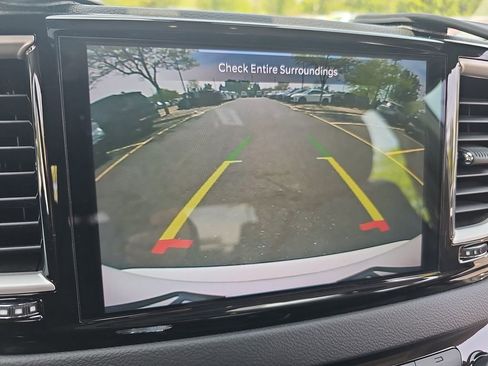 Certified 2022 Chrysler Pacifica Touring-L FWD image 25
