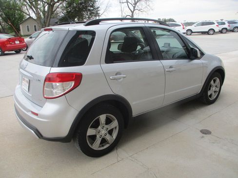 Used 2011 Suzuki SX4 AWD Hatchback image 16