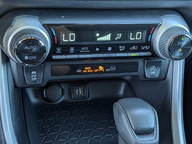 Used 2025 Toyota RAV4 XLE FWD image 17