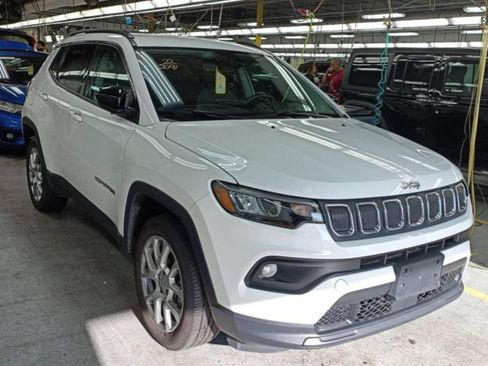 Used 2022 Jeep Compass Latitude AWD/4WD image 3