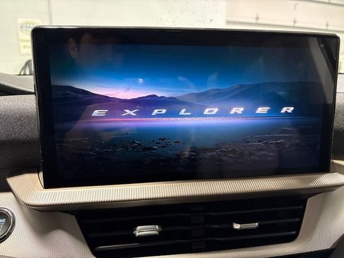 New 2026 Ford Explorer Active w/ Active Comfort Package image 17