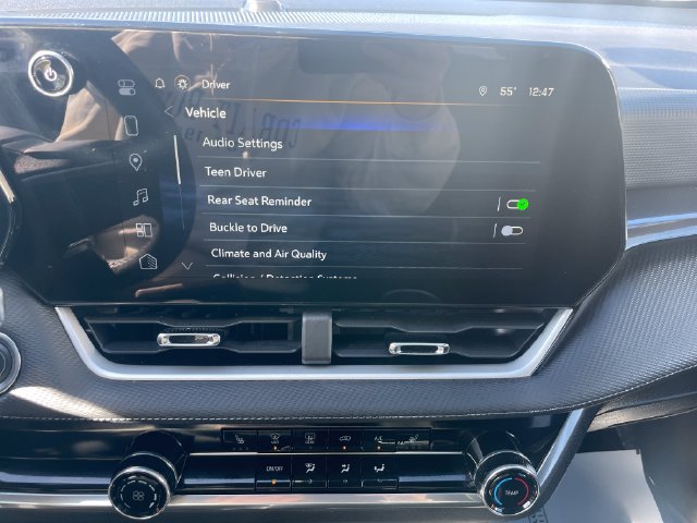 Used 2025 Chevrolet Equinox LT w/ Safety and Technology Package FWD image 13