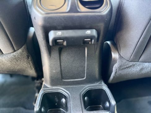 Used 2022 Jeep Wrangler Unlimited Sport AWD/4WD image 27