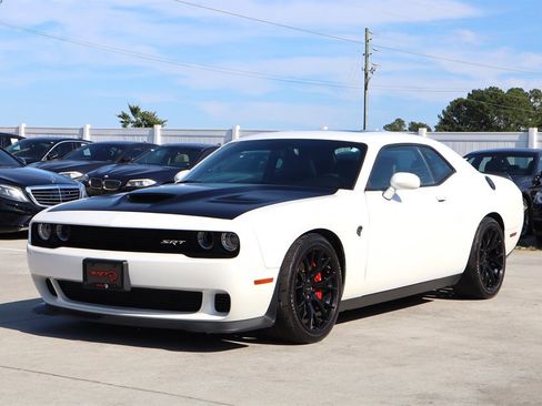 Used 2016 Dodge Challenger SRT Hellcat image 3