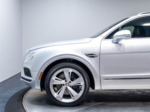 Used 2020 Bentley Bentayga AWD/4WD image 48