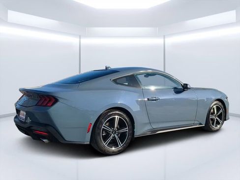 Used 2025 Ford Mustang Coupe RWD image 3