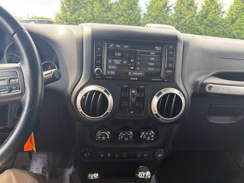 Used 2013 Jeep Wrangler Unlimited Sahara w/ Dual Top Group AWD/4WD image 11