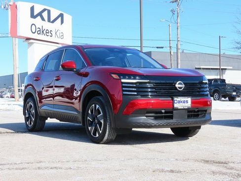 Used 2025 Nissan Kicks SV image 1