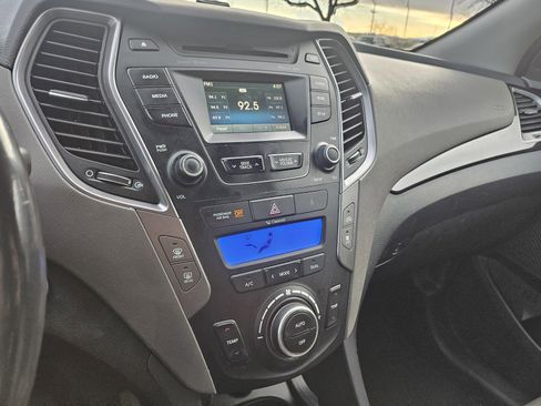 Used 2014 Hyundai Santa Fe GLS image 18